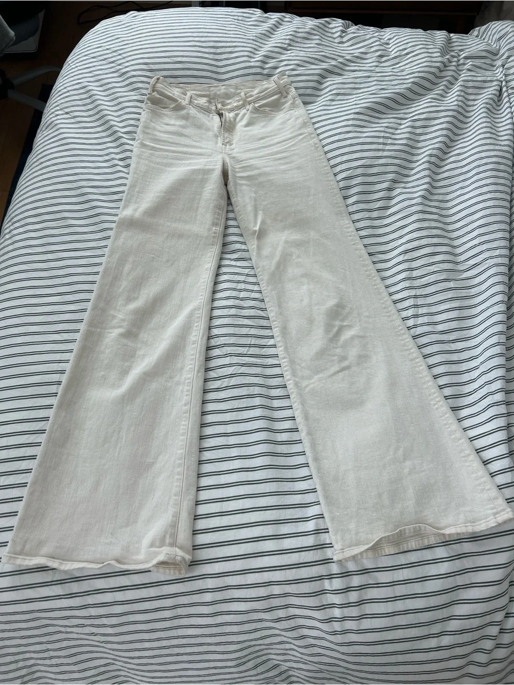 MOTHER Hustler Roller Heel Jeans in Act Natural